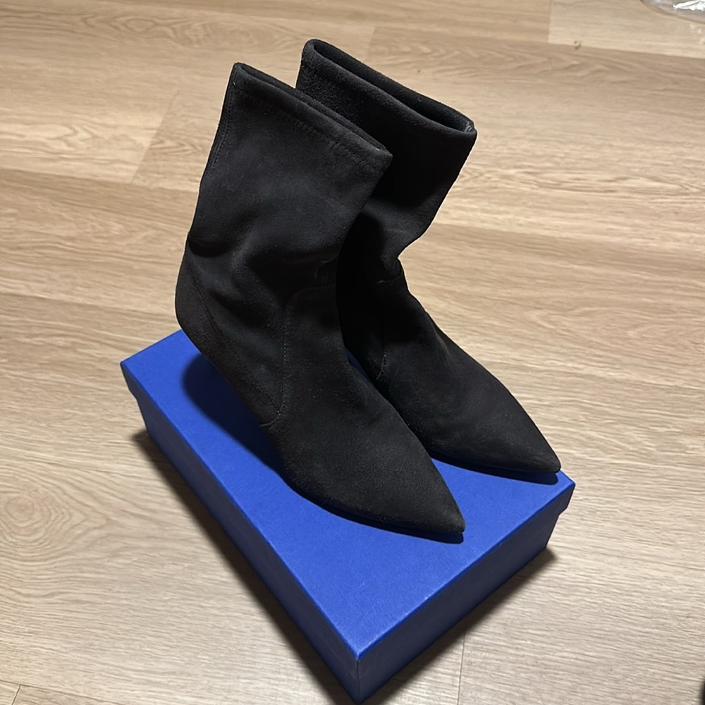 Stuart Weitzman The WREN 75
Slate Medium Gray Stretch Suede
6.5 MEDIUM